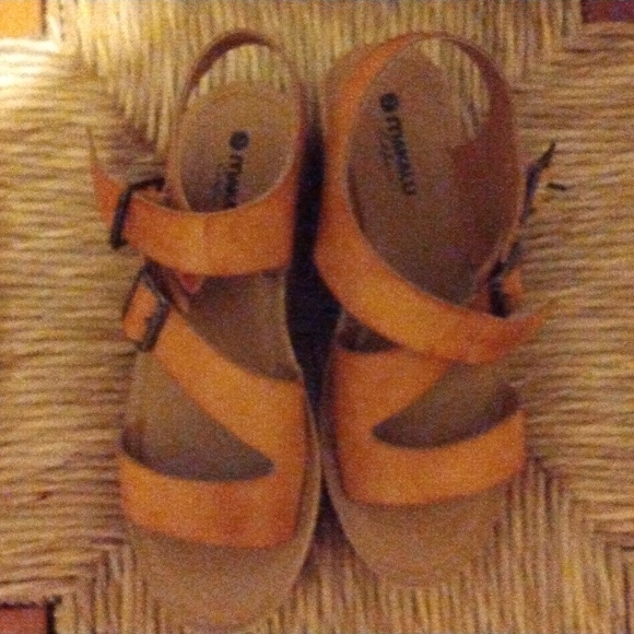 Shoes - Picture 3 of 8